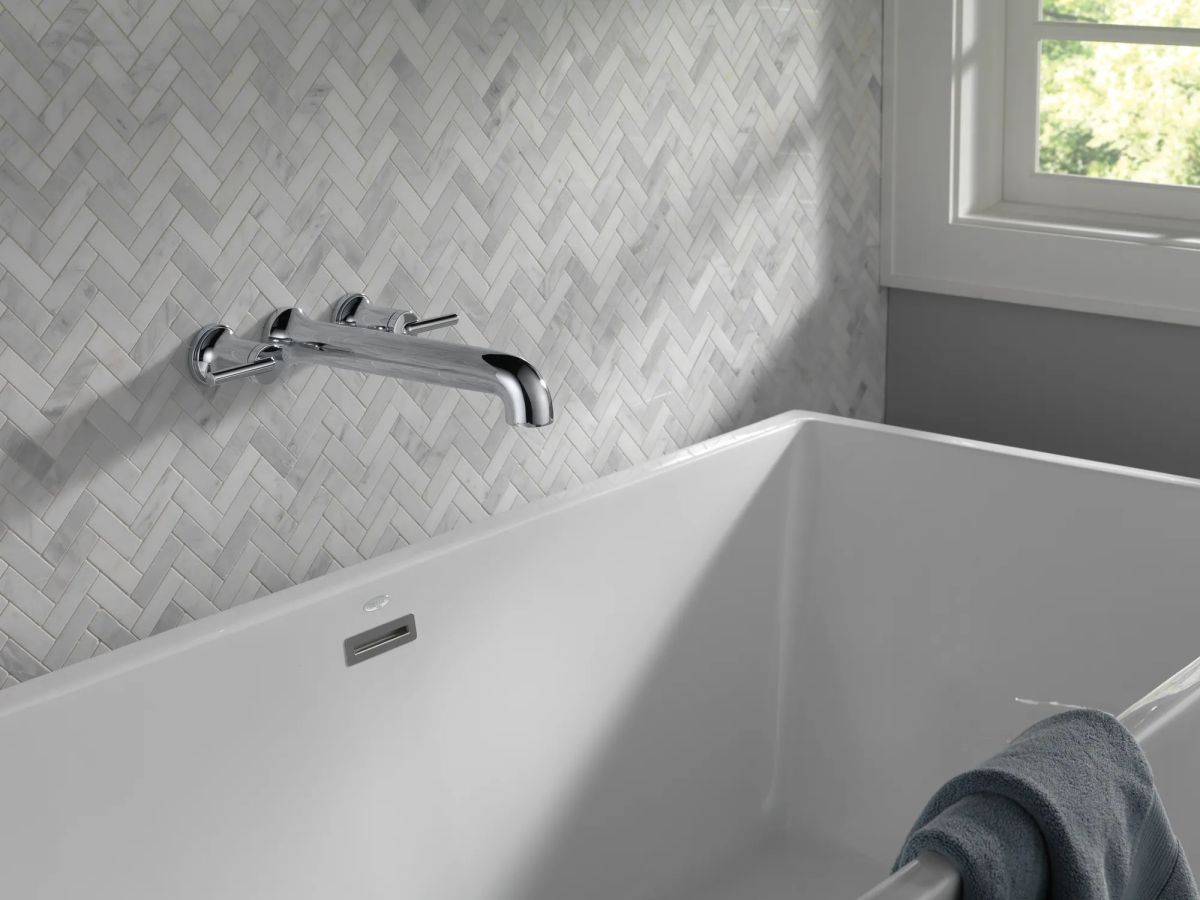 DELTA Trinsic Wall Mounted Tub Filler — Chrome