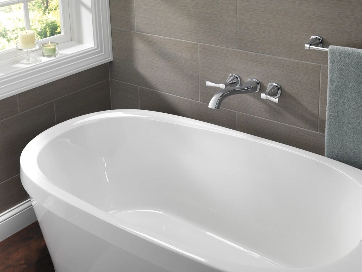 DELTA Stryke 24" Towel Bar — Chrome