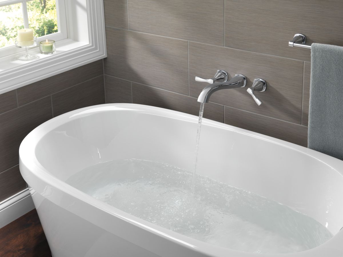 DELTA Stryke 24" Towel Bar — Chrome